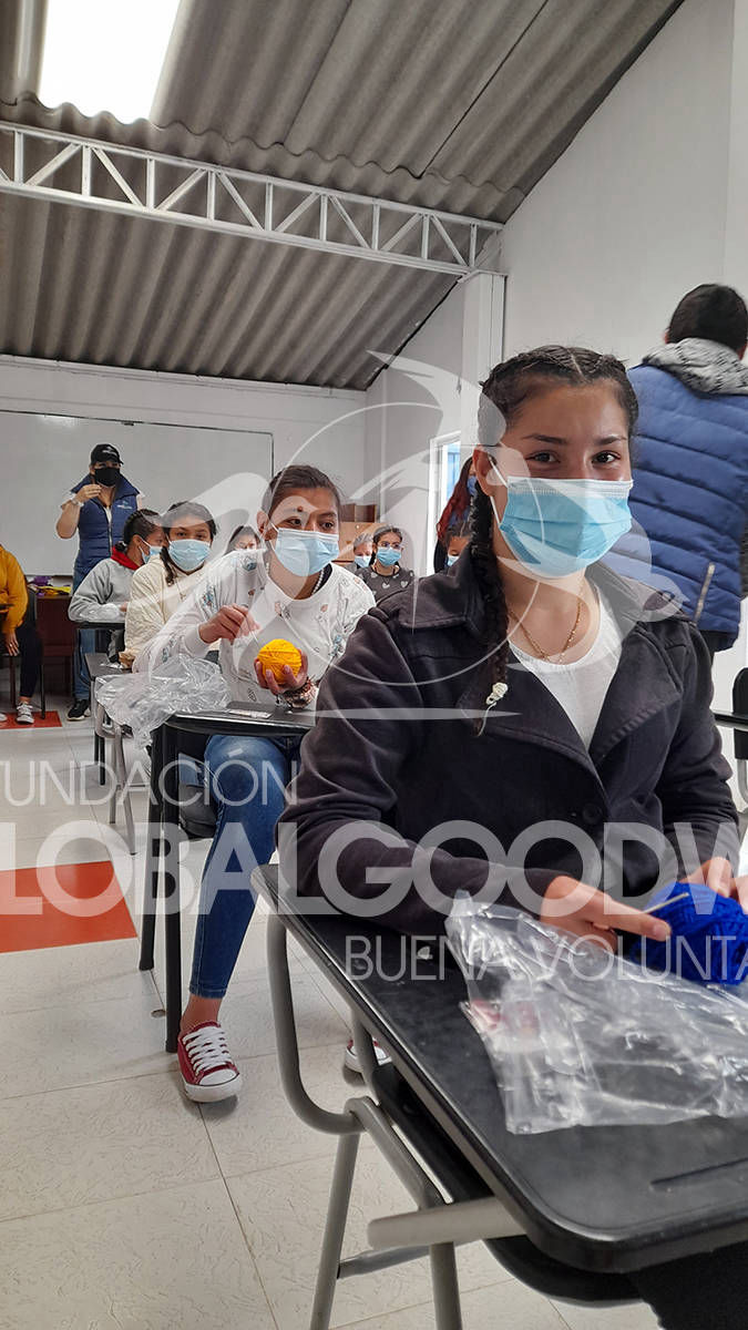 Aprendiendo a Tejer con Buena Voluntad