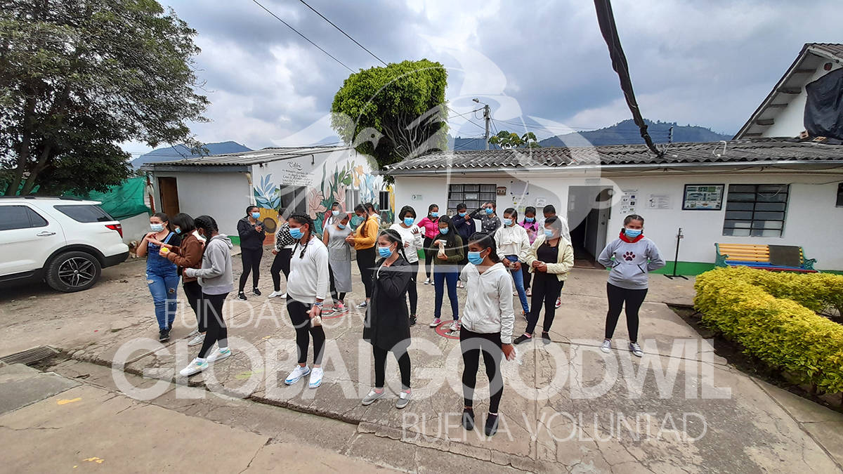 Aprendiendo a Tejer con Buena Voluntad