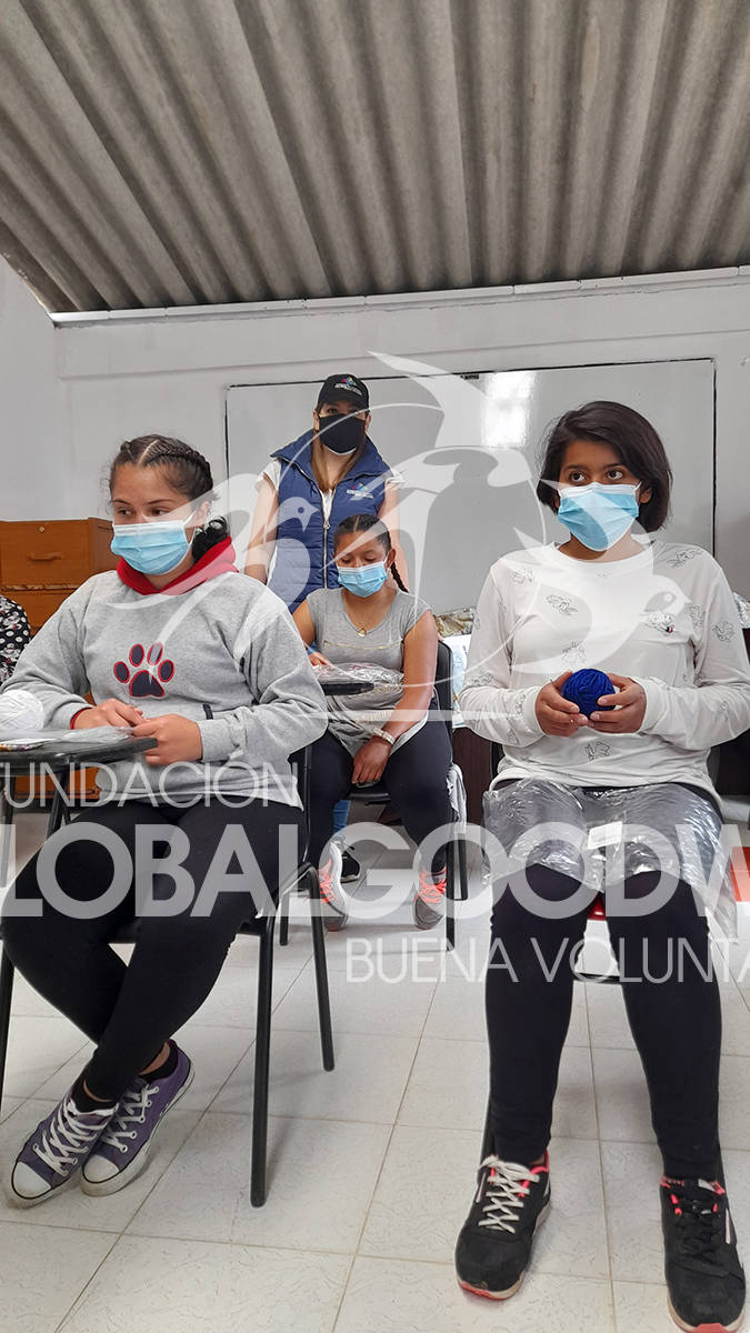 Aprendiendo a Tejer con Buena Voluntad