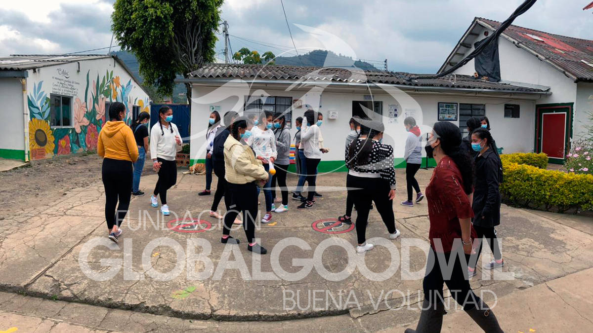Aprendiendo a Tejer con Buena Voluntad