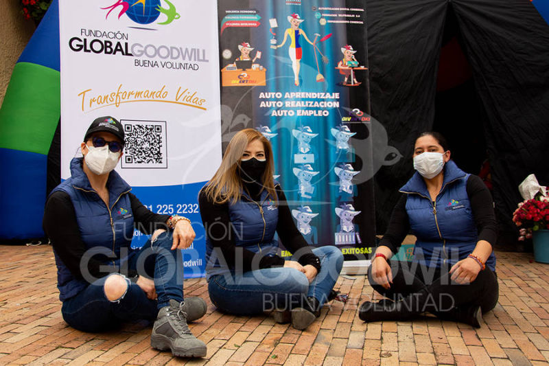 SER FELIZ AL ALCANCE DE UNA SONRISA