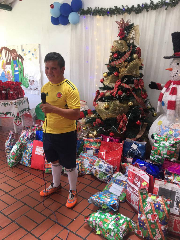 Campaña Apadrina un niño en Navidad