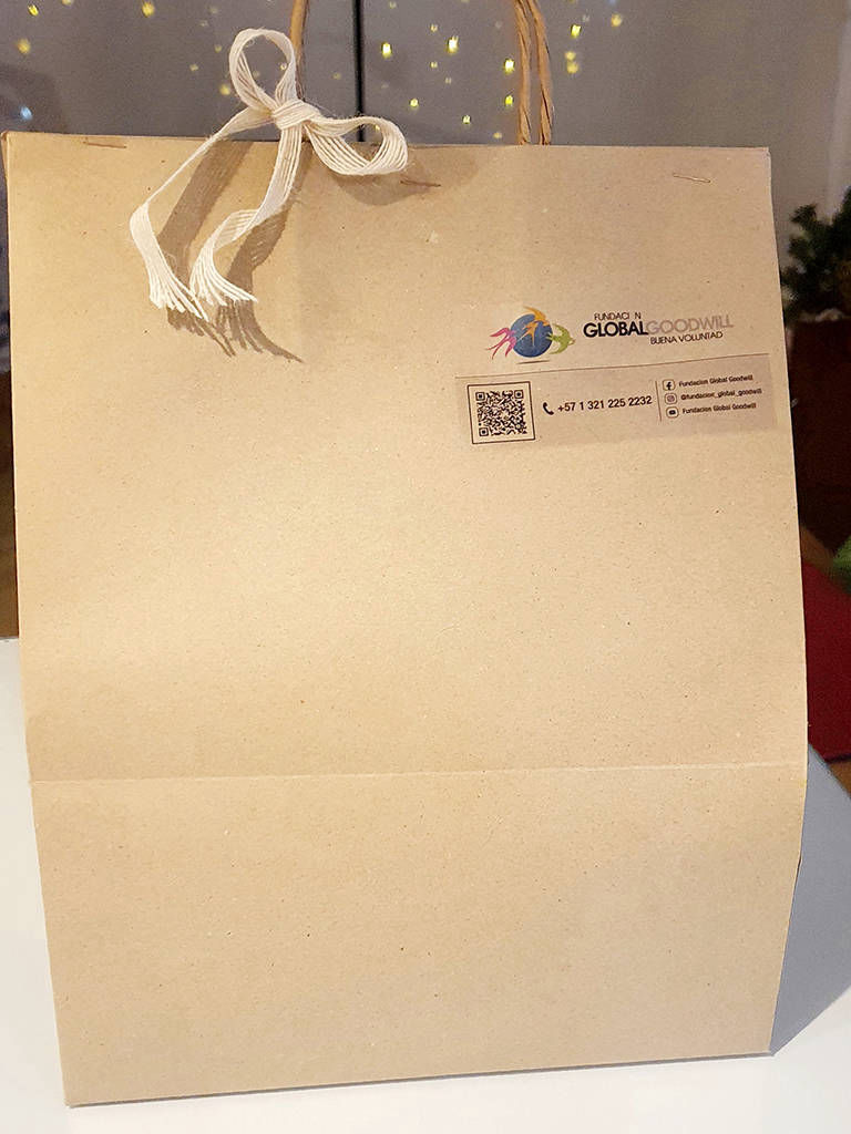 Campaña Apadrina un niño en Navidad